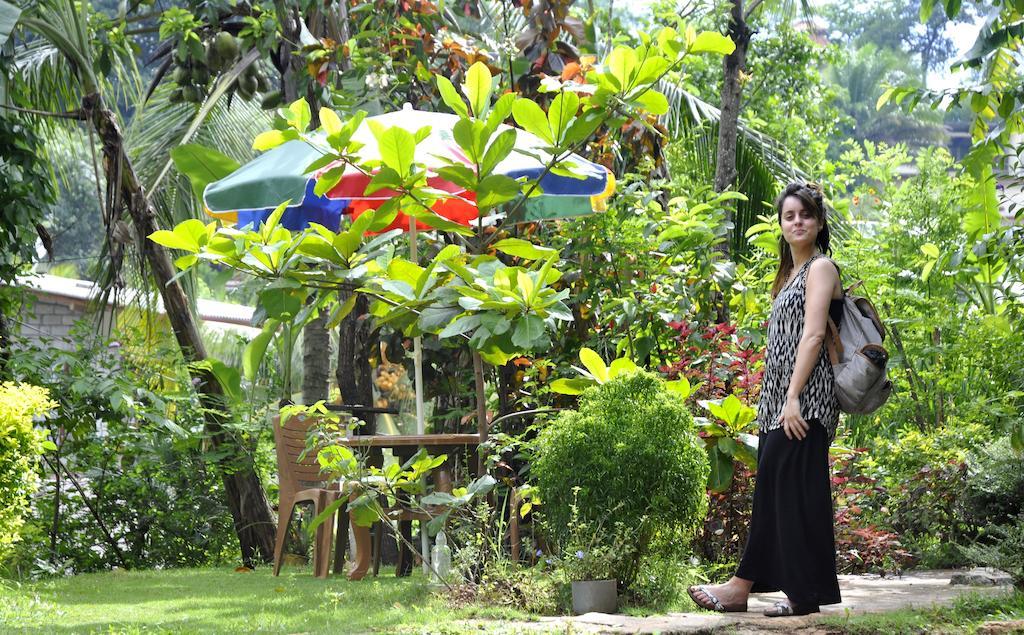 Haniffas Holiday Inn Kandy Extérieur photo